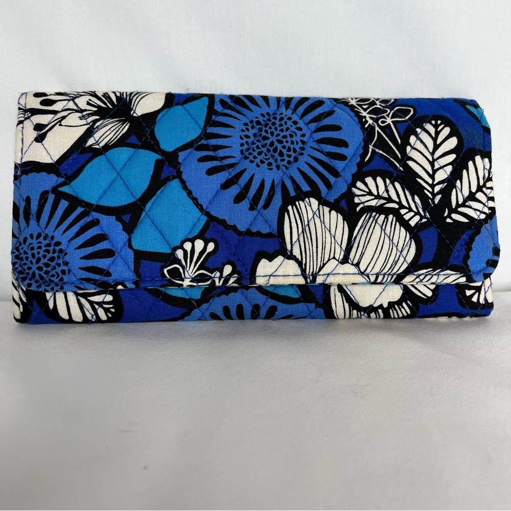 Vera Bradley Blue Bayou Rectangle Quilted Trifold Wallet With Magnetic Closure